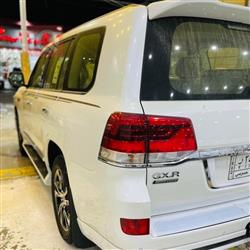 تۆیۆتا لاند کروزەر
